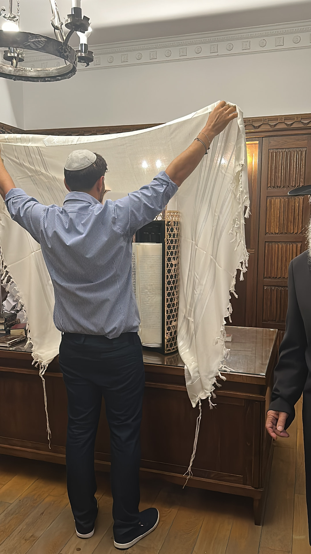 Hachnasat Sefer Torah, Kfar Chabad