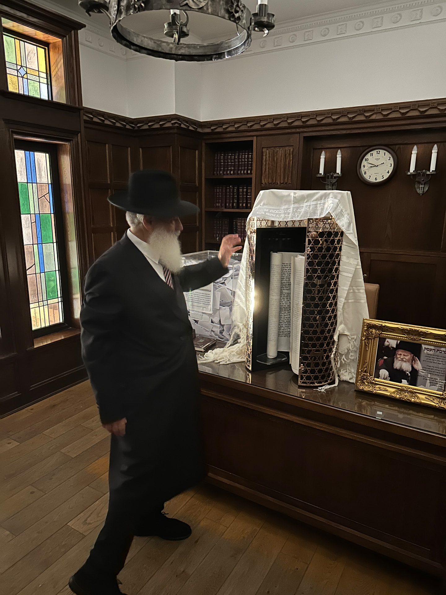 Hachnasat Sefer Torah, Kfar Chabad
